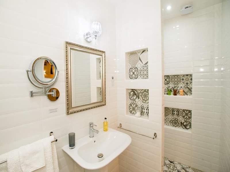 Julesy'S Bnb Hotell Cospicua Exteriör bild