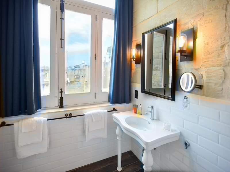 Julesy'S Bnb Hotell Cospicua Exteriör bild