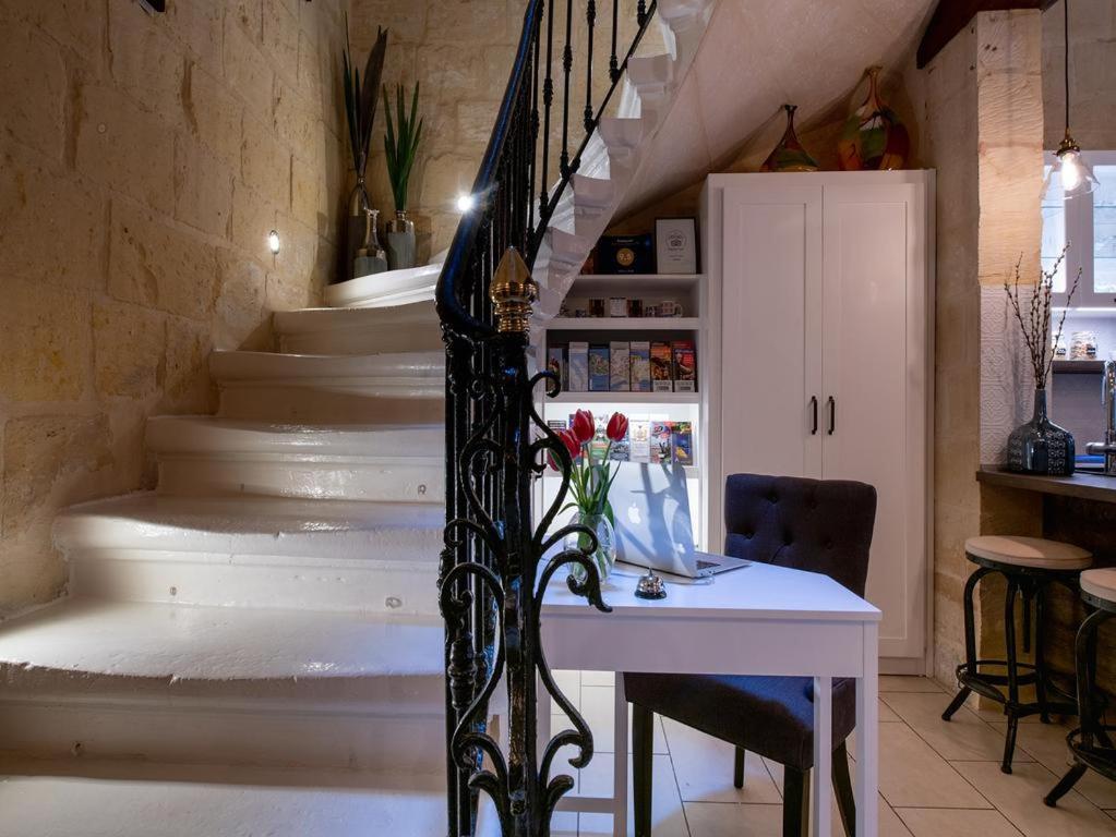Julesy'S Bnb Hotell Cospicua Exteriör bild